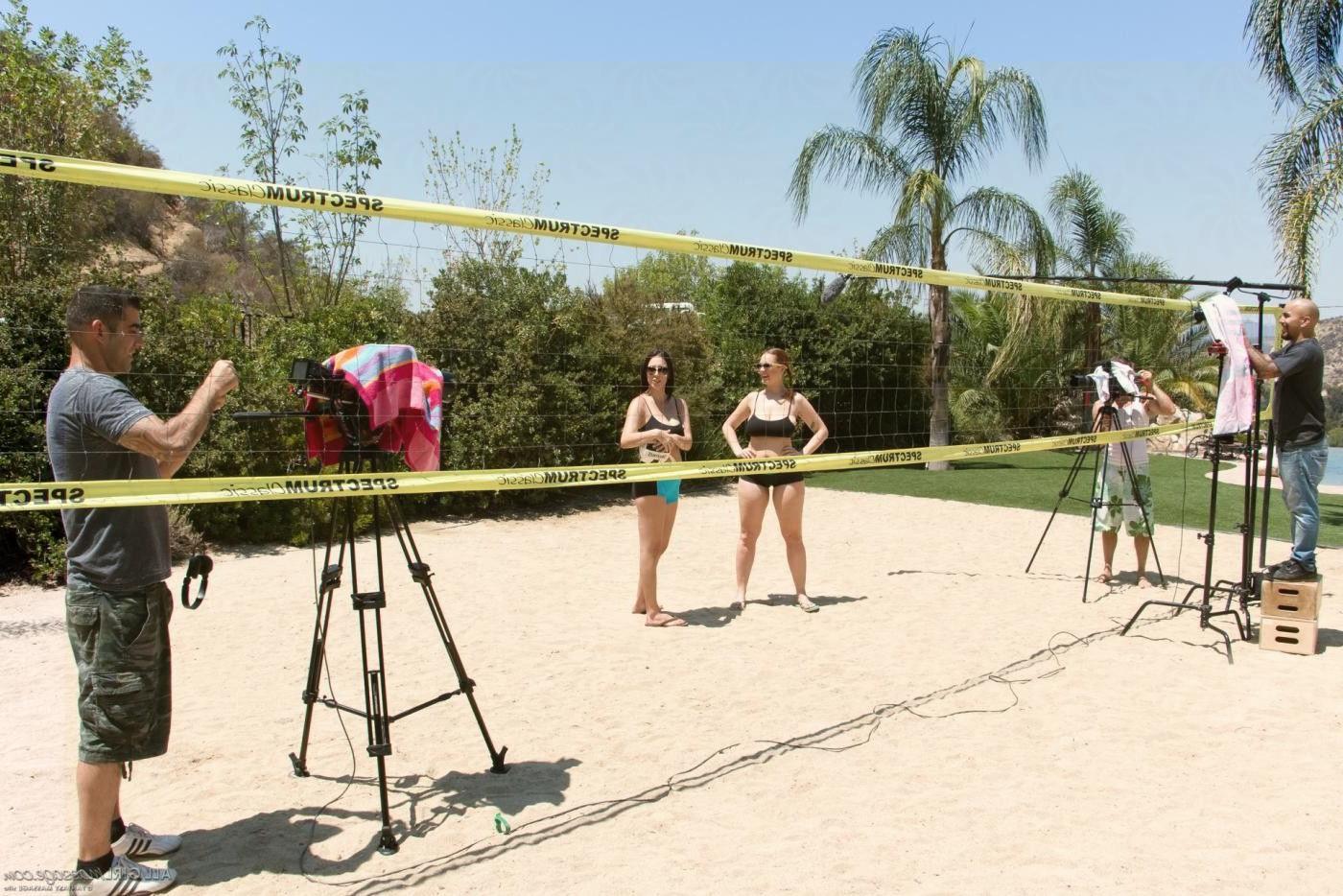 Jelena Jensen and Siri were enjoying a beautiful day in the sun on the volleyball court! Photo