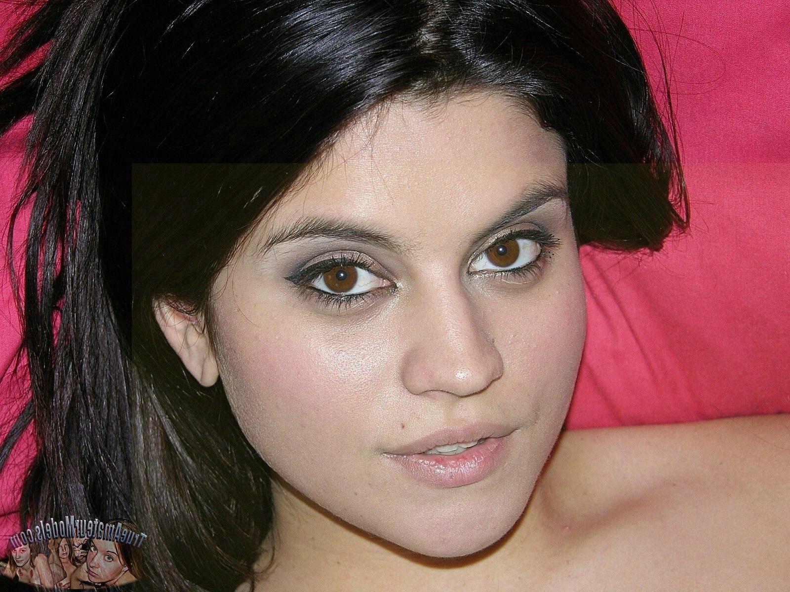 Latina Chico Teen Darling Nude – Raquel from TrueAmateurModels.com Photo
