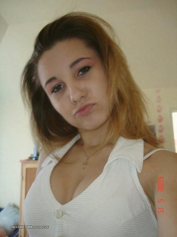 Teen cutie posing and showing her hot cleavage Photo